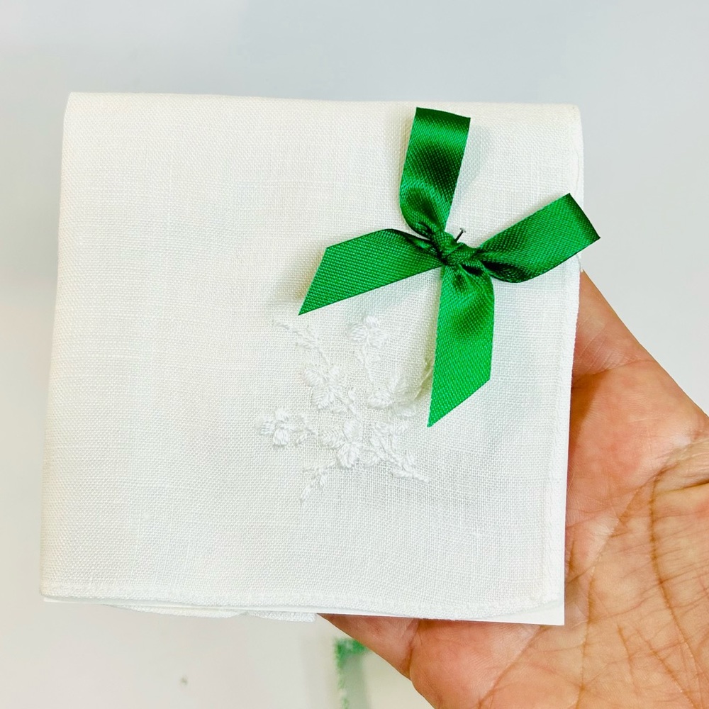 Vintage Irish Linen Embroidered White Handkerchief, New in Box - Picture 5 of 12